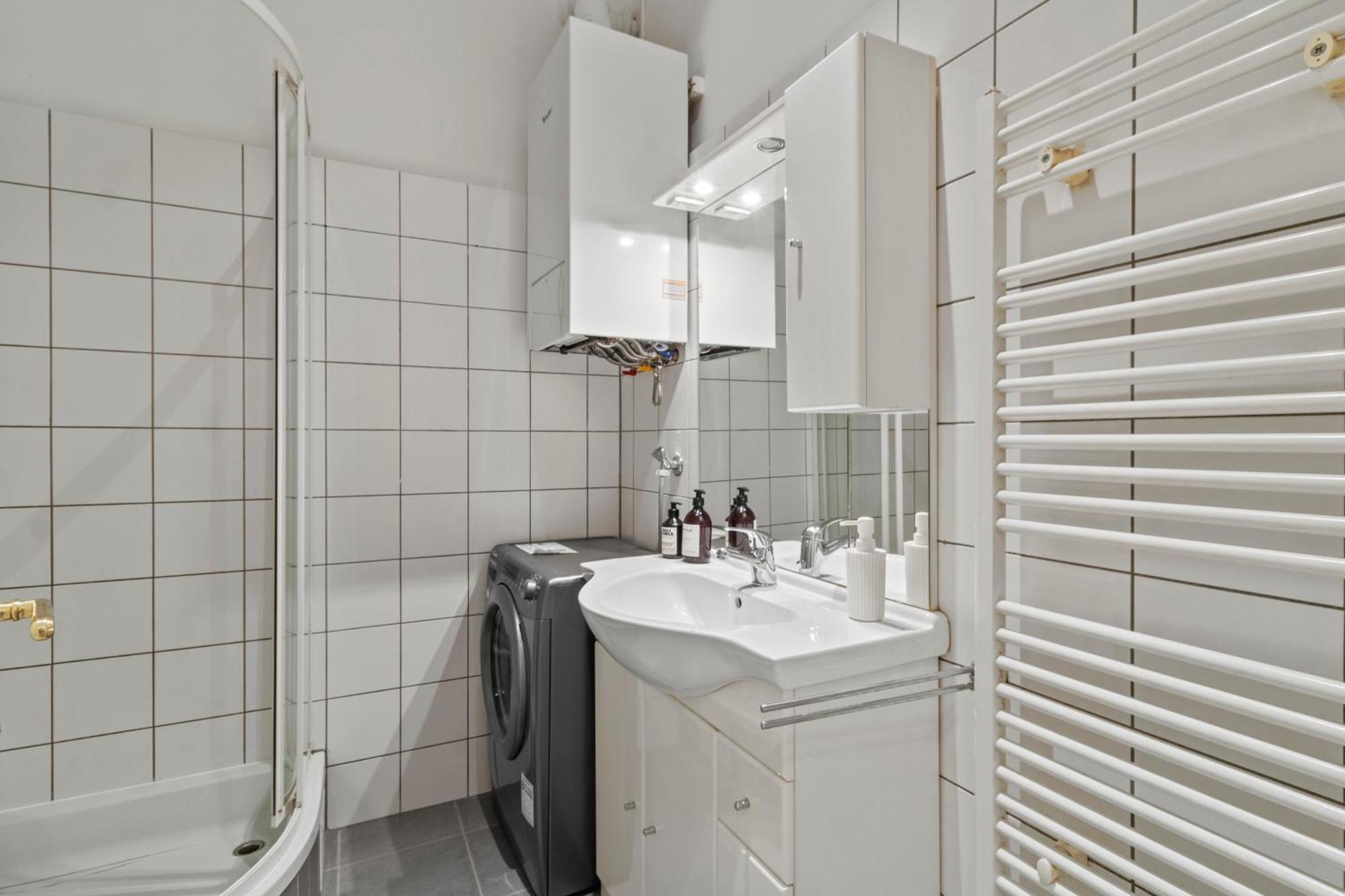 Balcony Apartment, 4 Min To U3 Zipperer Strasse * Viena