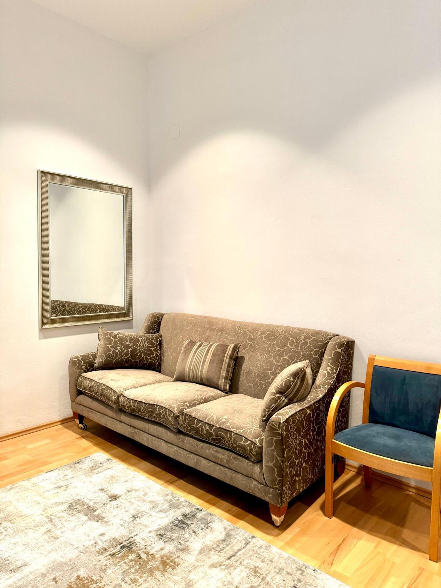 Opera 145 M2 Apartment