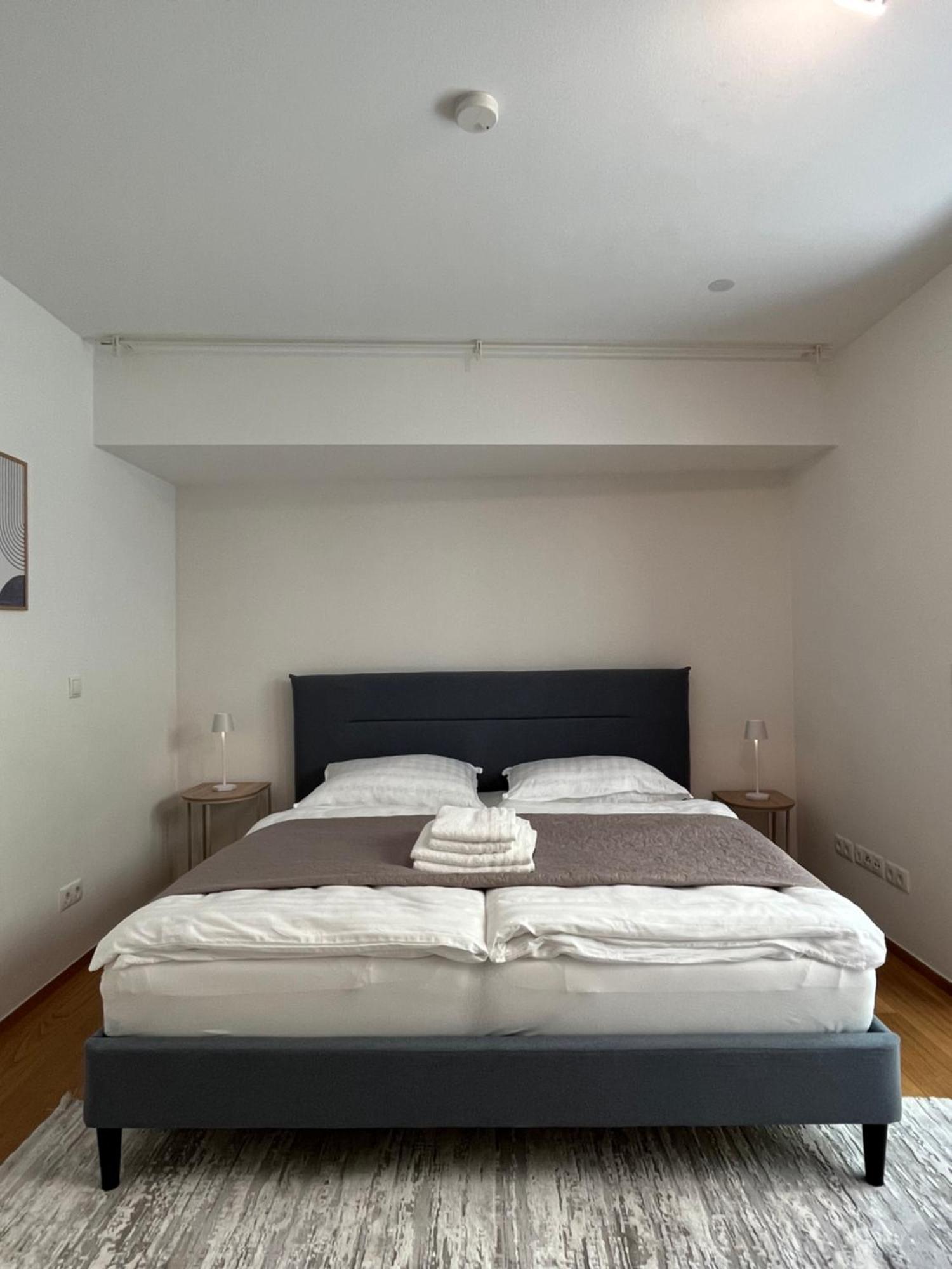 Roterd Residence, & Green, Parking Lot Apartment *