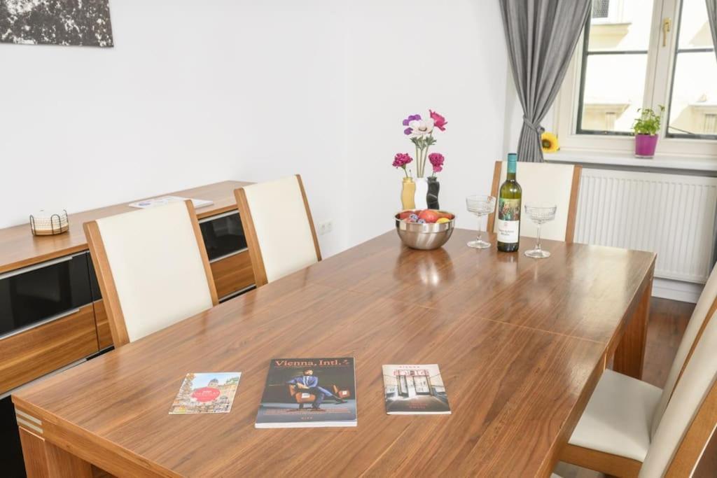 Charming In Center Apartment Vienna