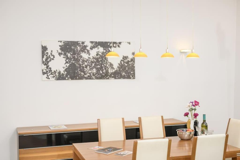 Charming In Center Apartment Vienna