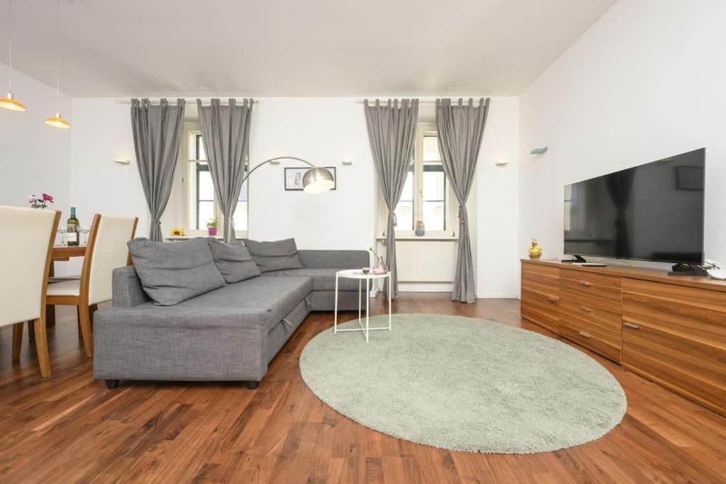 Charming In Center Apartment Vienna