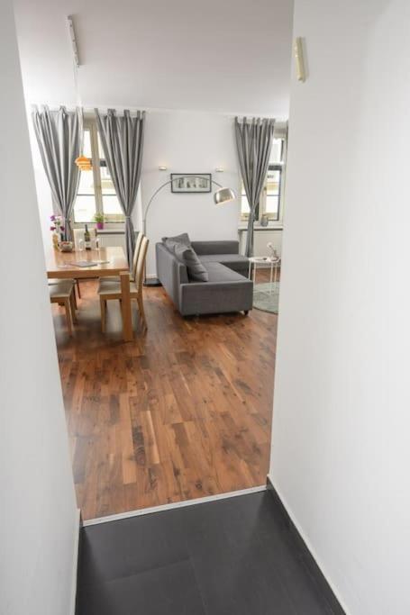 Charming In Center Apartment Vienna