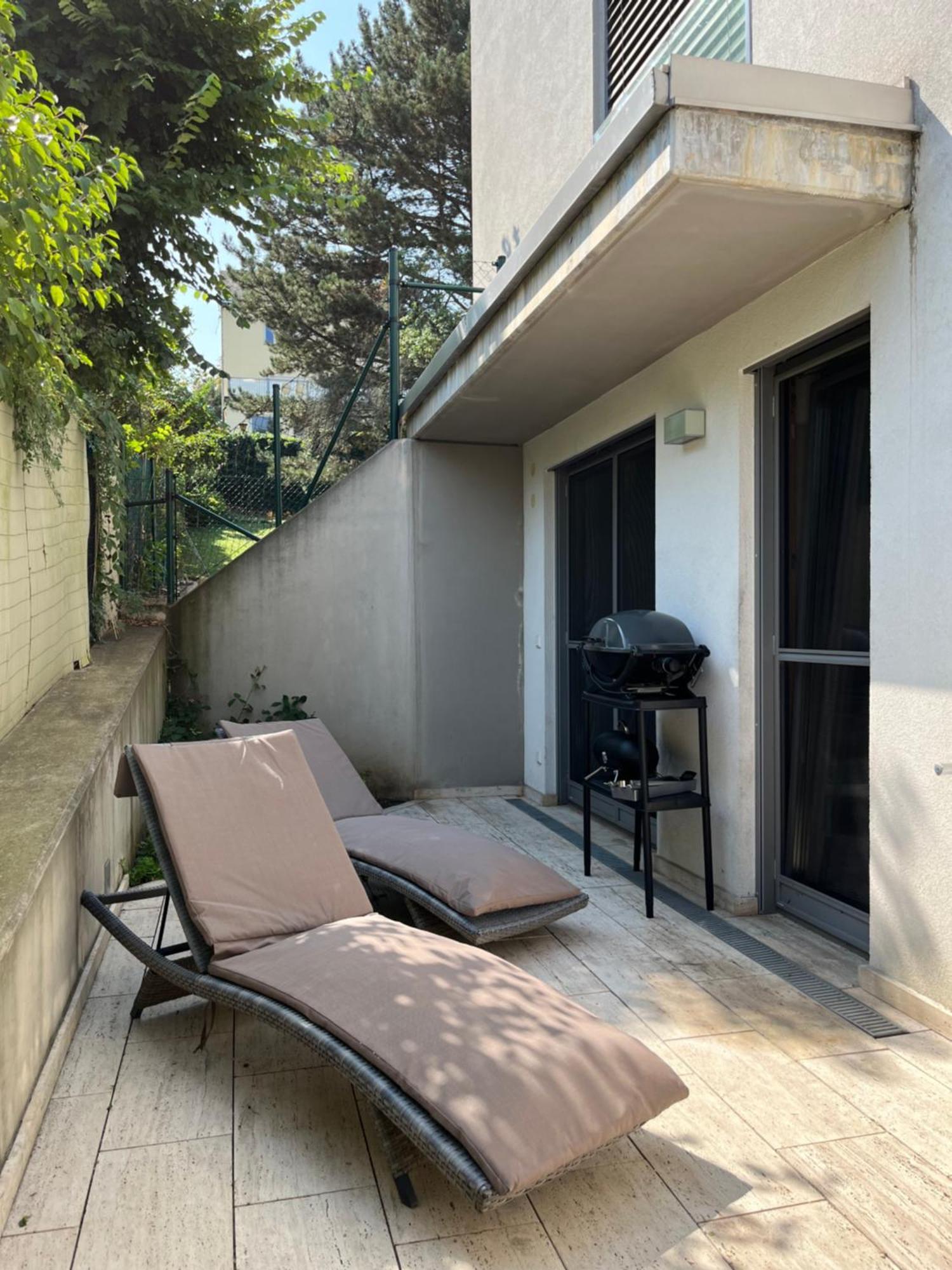 Roterd Residence, & Green, Parking Lot * Vienna