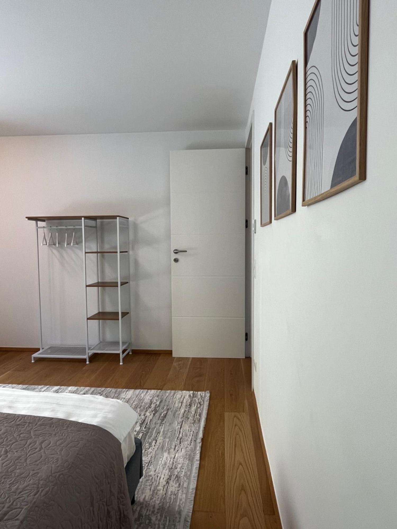 Roterd Residence, & Green, Parking Lot Apartment Vienna