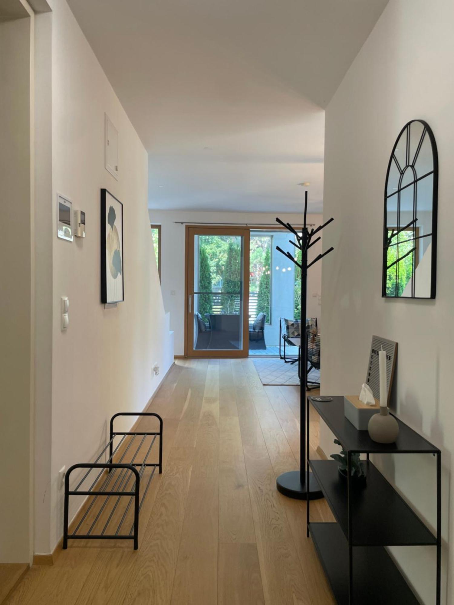 Roterd Residence, & Green, Parking Lot Vienna