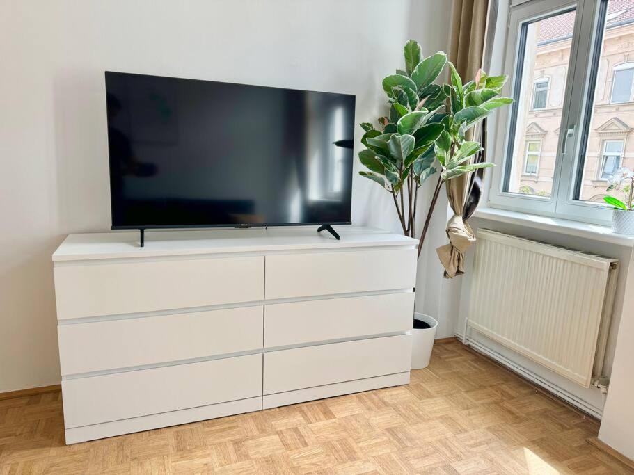 130 M2 Spacious 5 Bedroom Apartment *