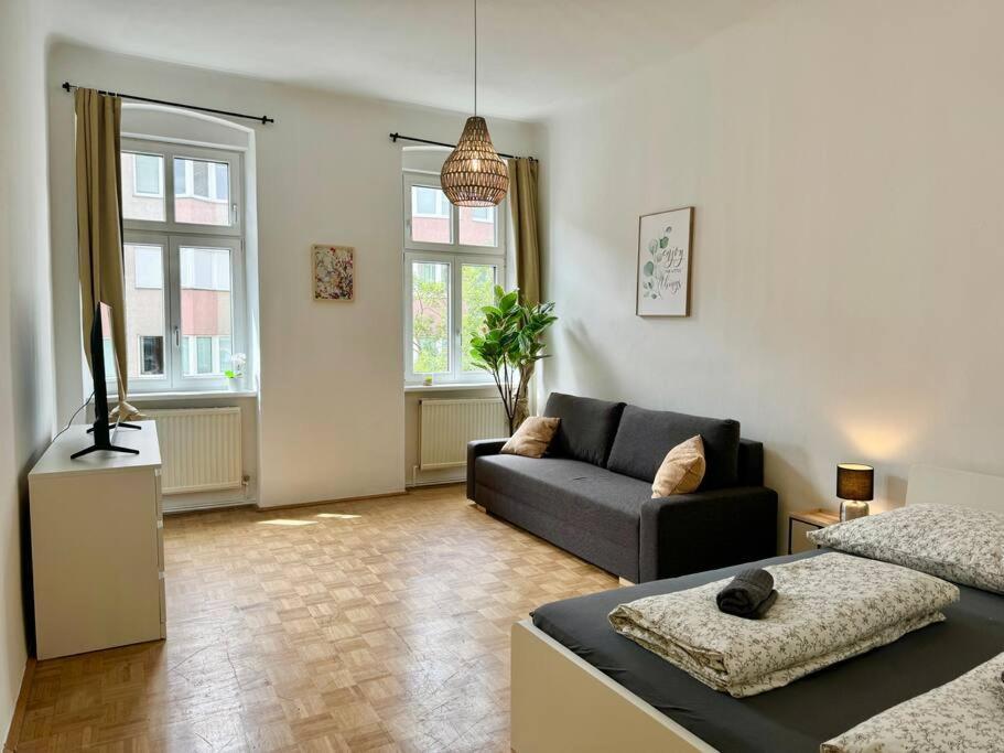 130 M2 Spacious 5 Bedroom Vienna