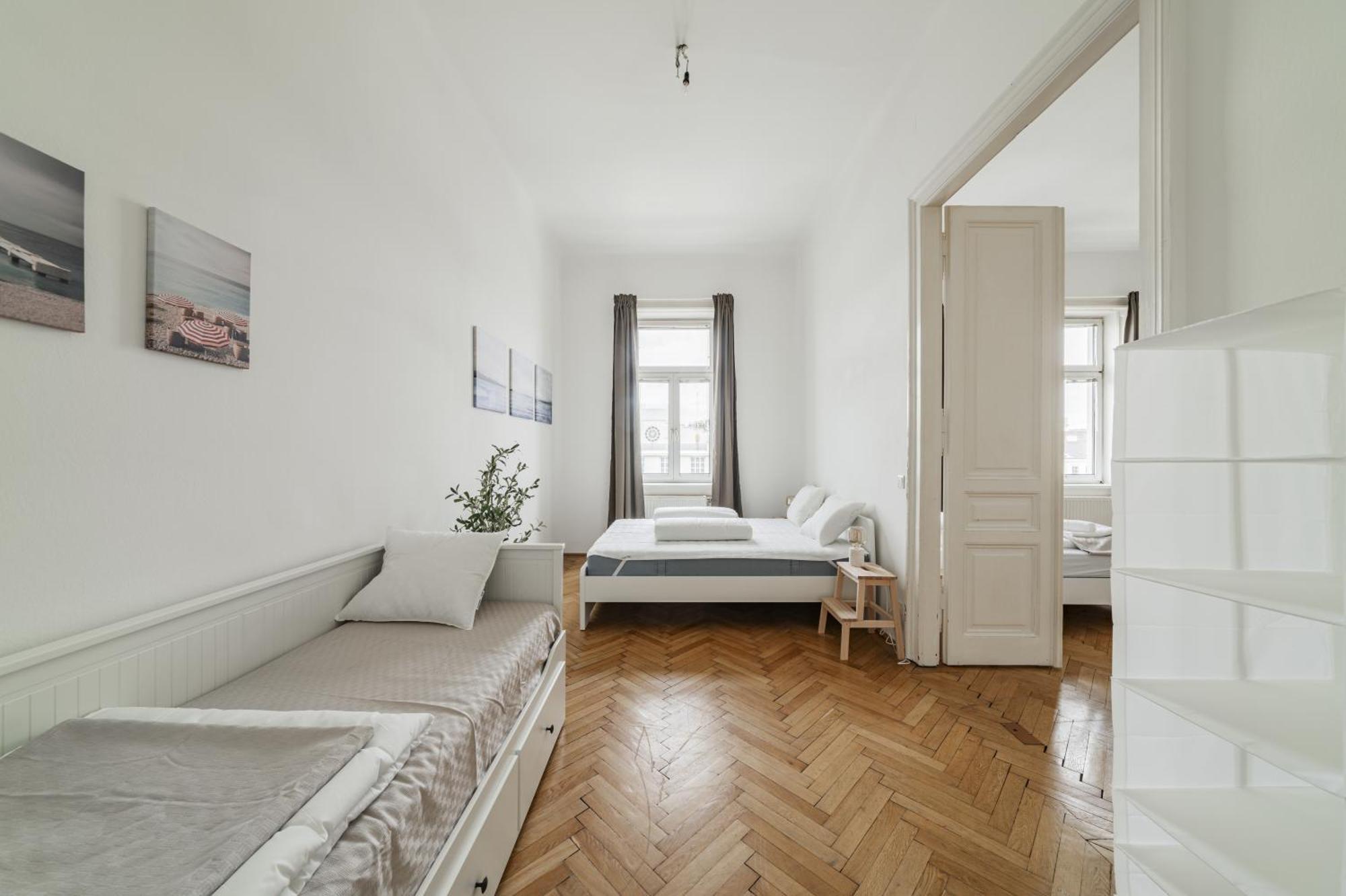Apartment Family & Friends Hub