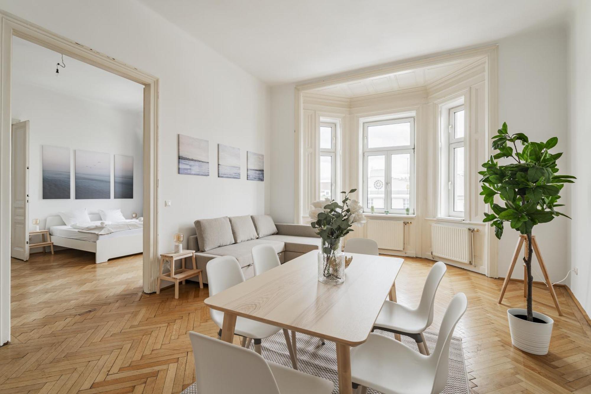Apartment Family & Friends Hub