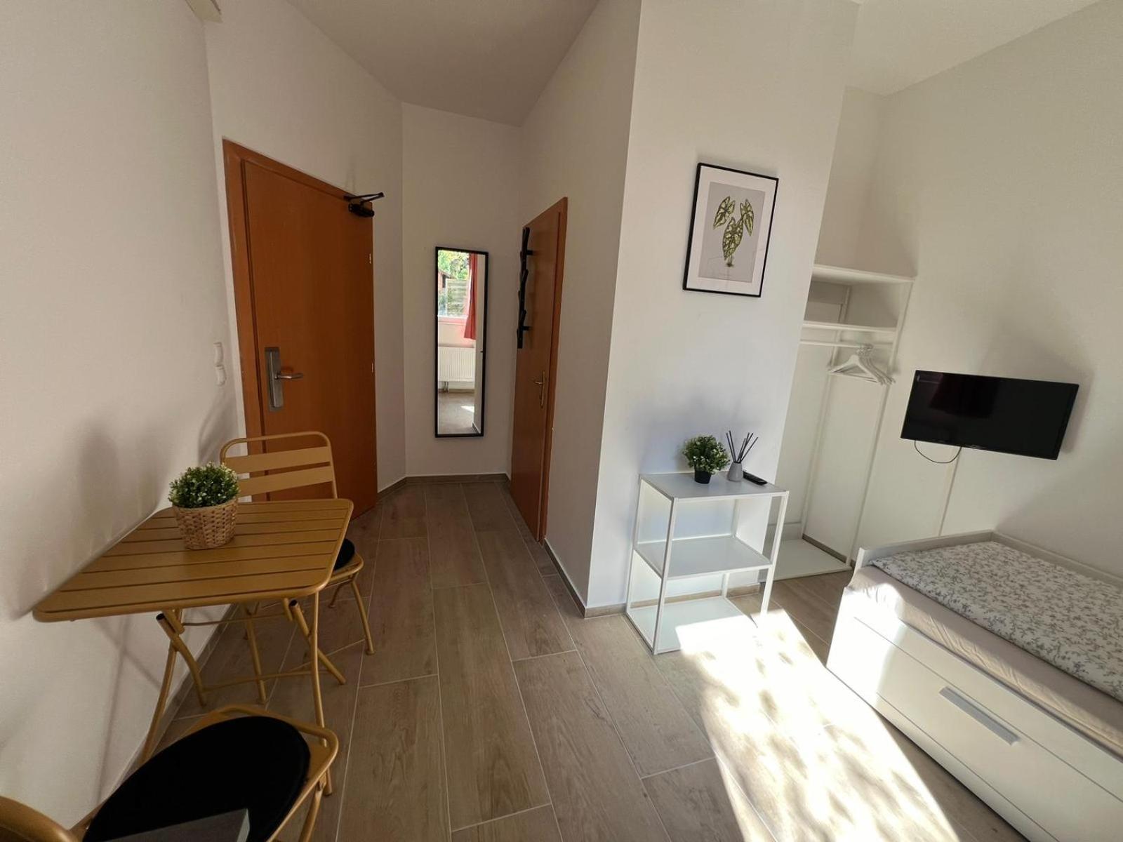 Capsule hotel Einzimmerapartment 3 K-42 *