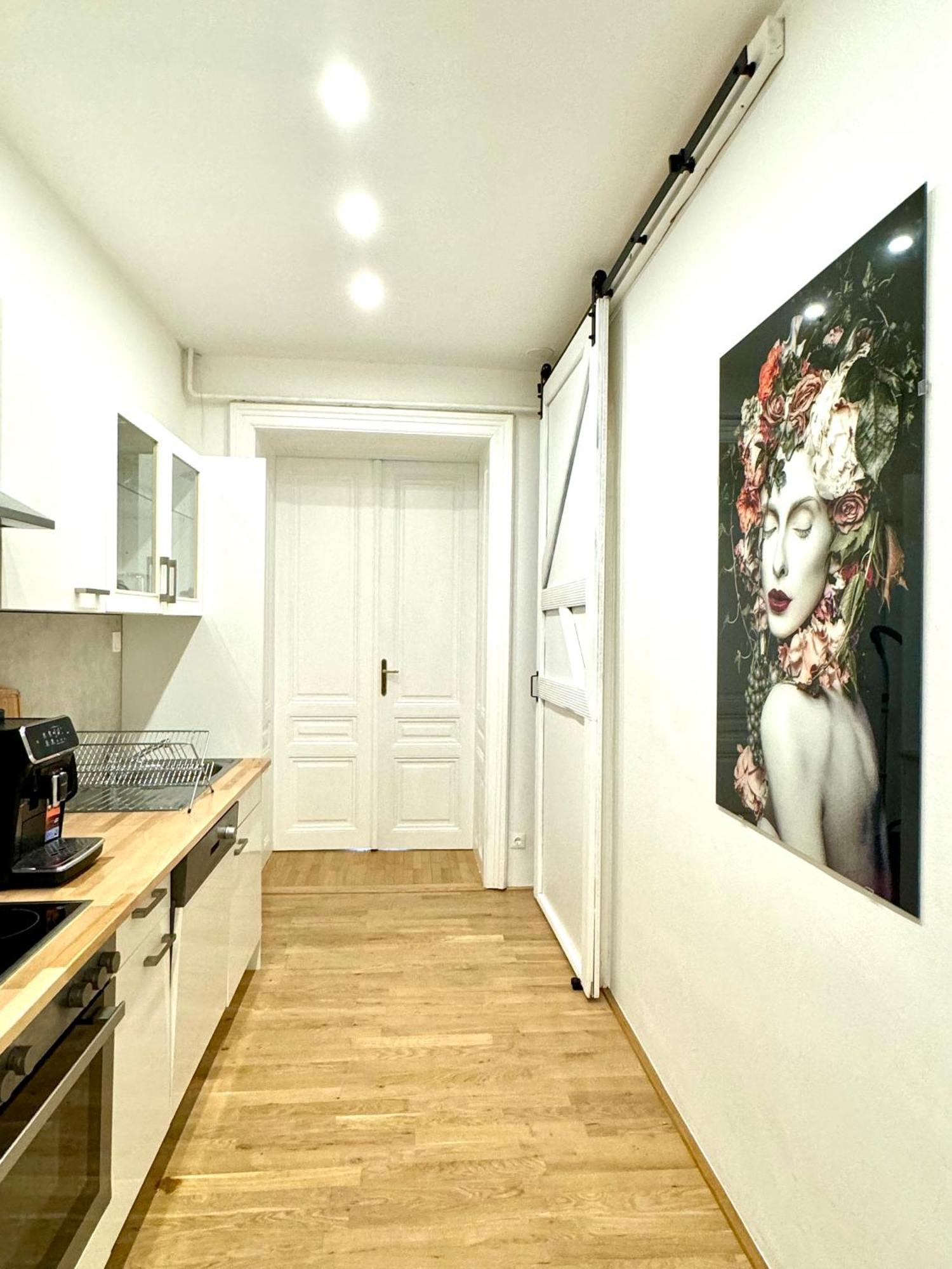 Opera 145 M2 Apartment