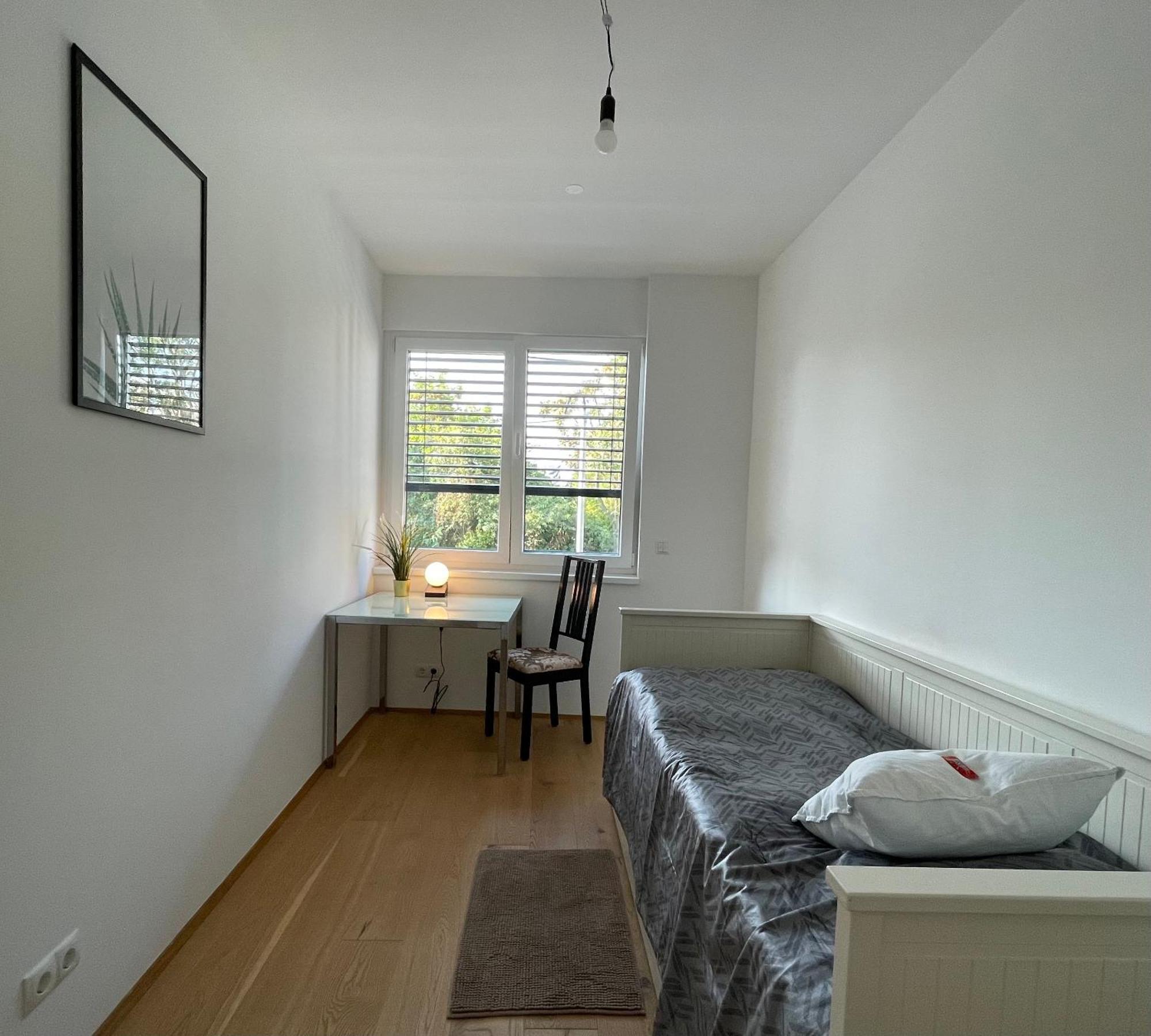 Garden Apartment *