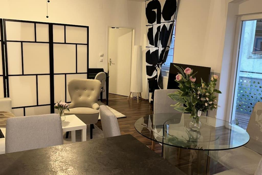 Apartment Gemuetliche Mit Balkon In Vienna