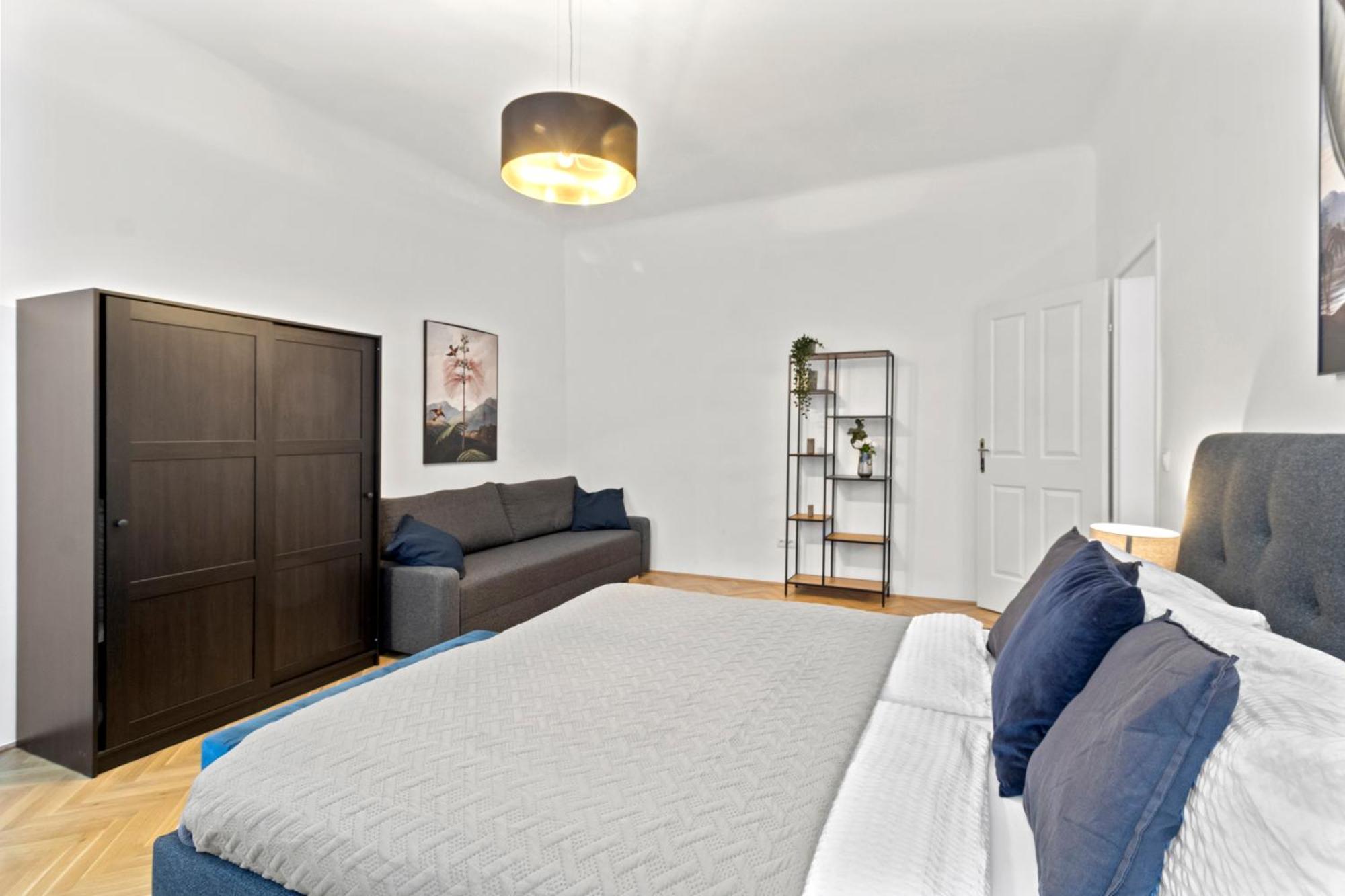 Balcony Apartment, 4 Min To U3 Zipperer Strasse