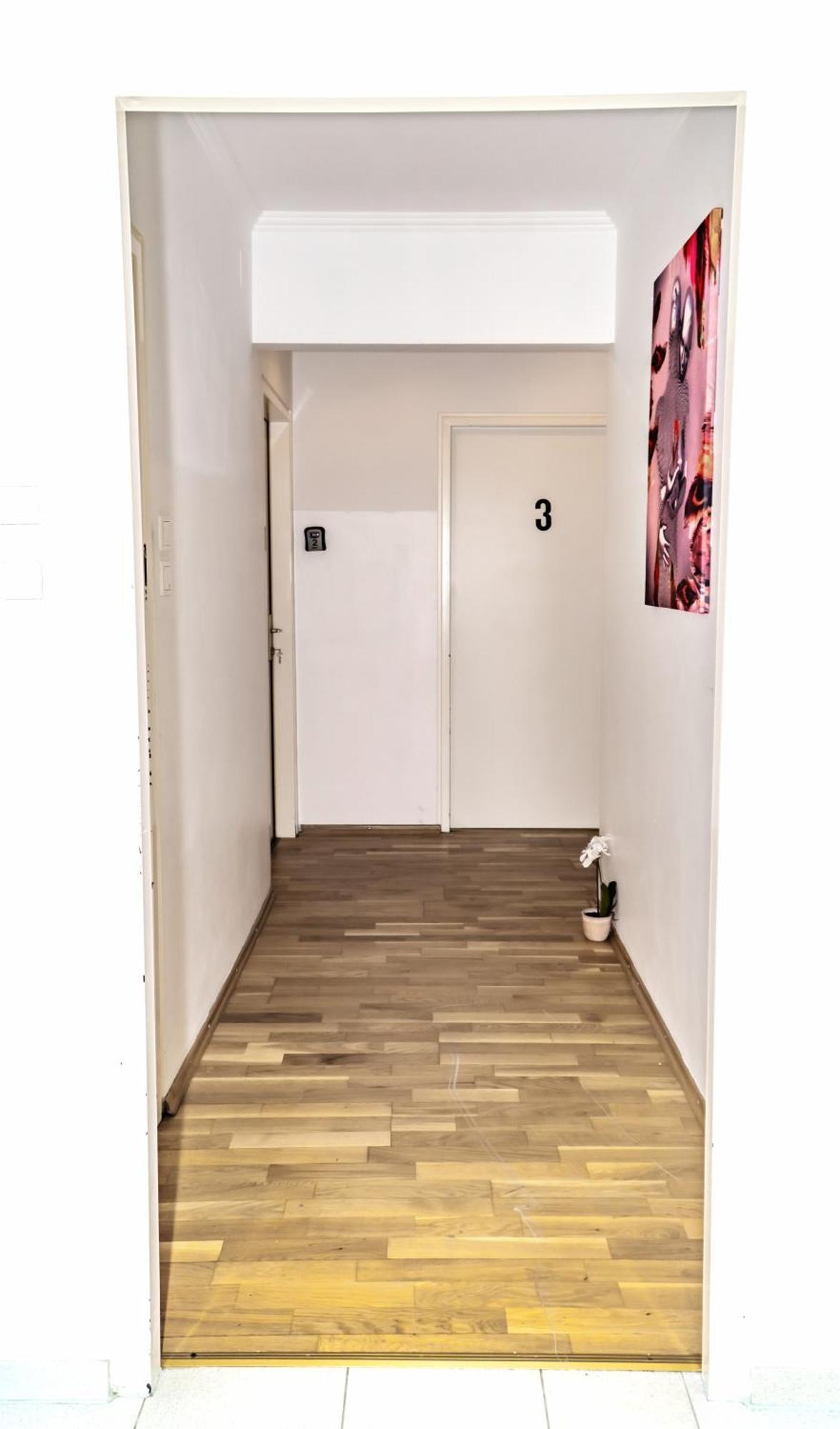 Spacious 5 Minutes To Wiener Stadthalle Alloggio in famiglia