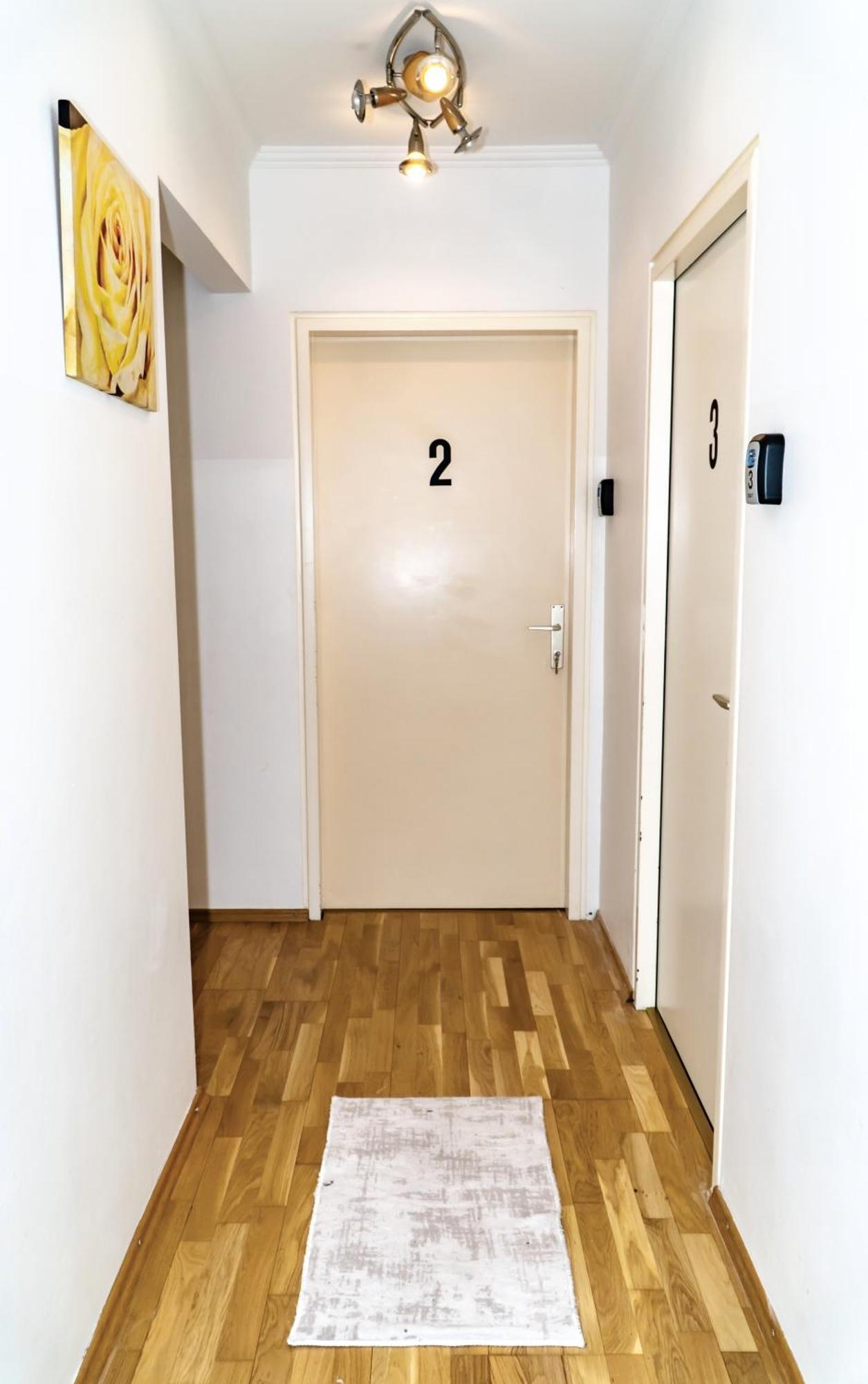 Spacious 5 Minutes To Wiener Stadthalle Alloggio in famiglia *