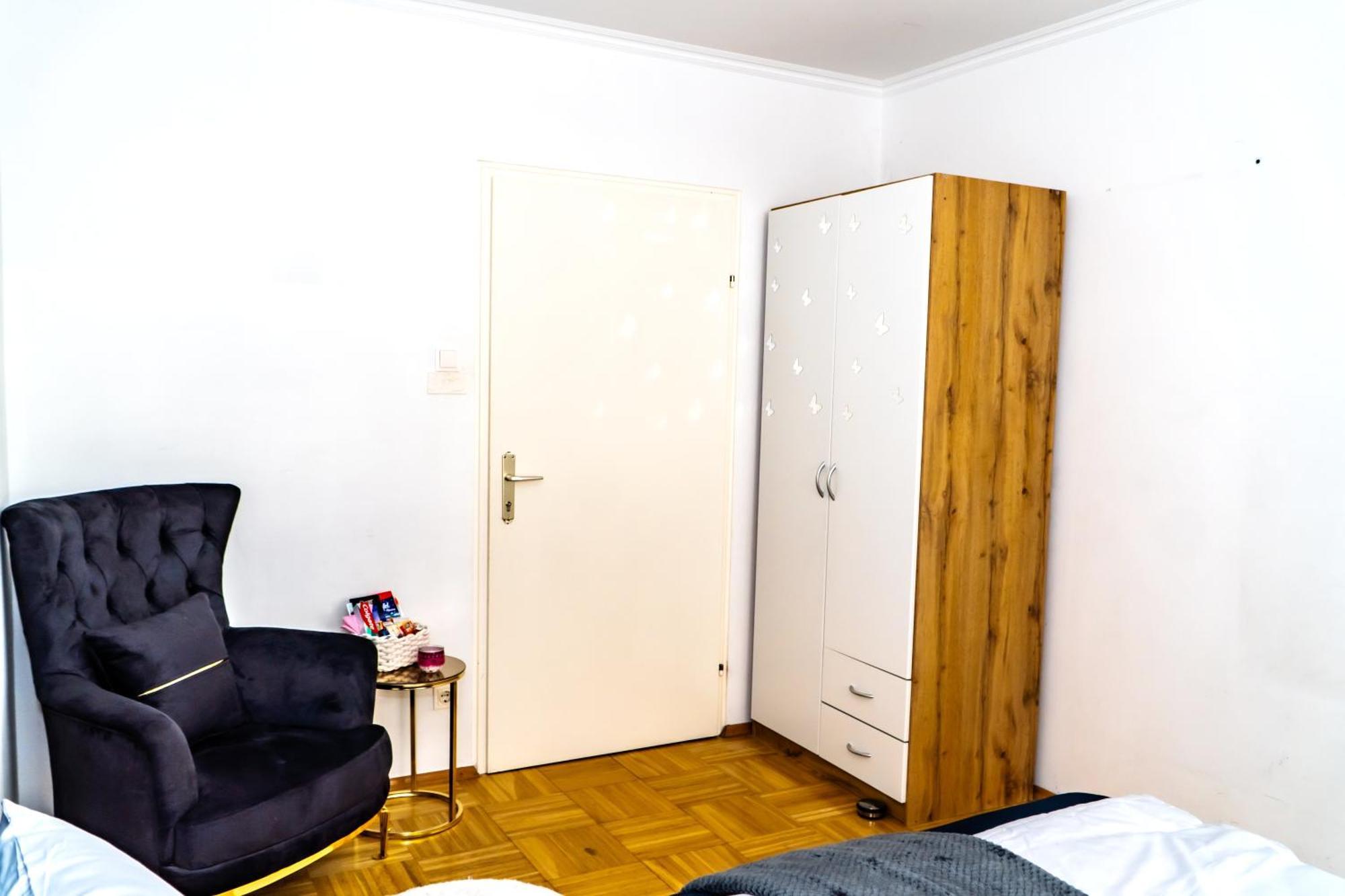 Spacious 5 Minutes To Wiener Stadthalle * Vienna