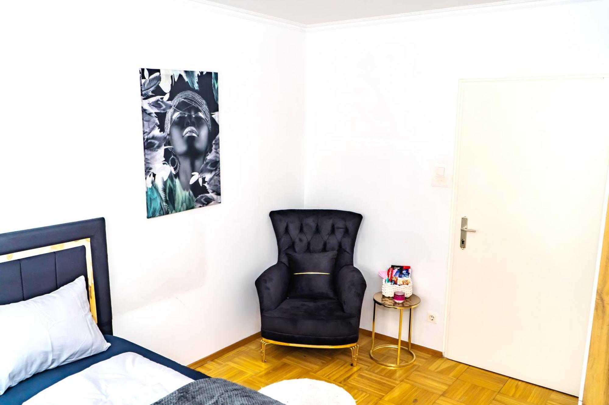 Spacious 5 Minutes To Wiener Stadthalle Alloggio in famiglia
