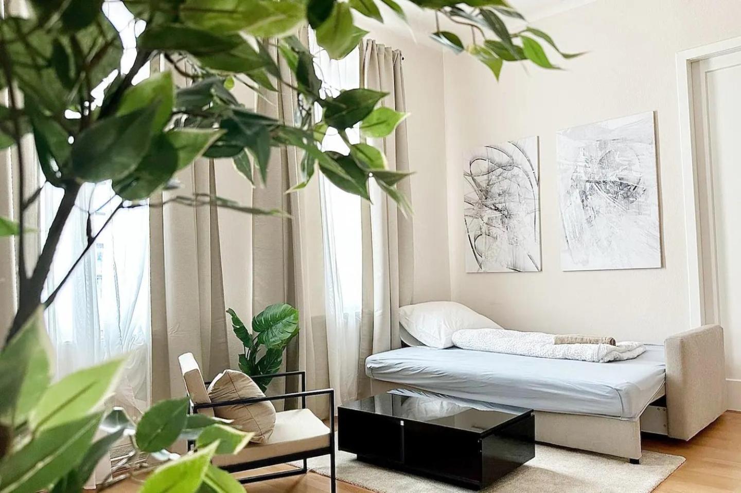 Apartment At Belvedere, Location Close To U1
