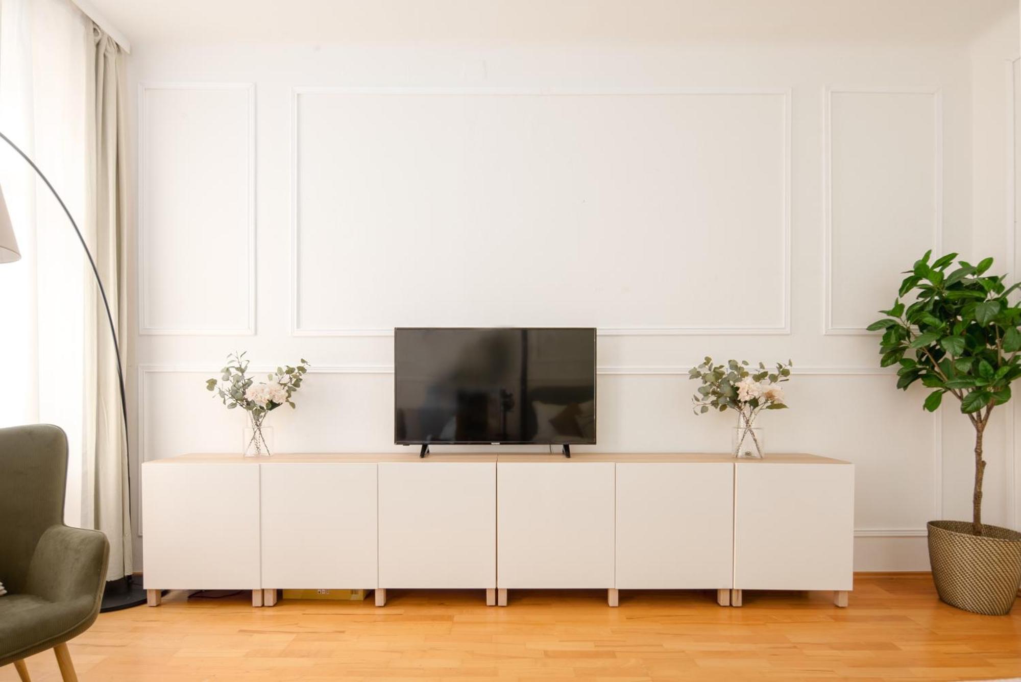 Long Term I 2 Min To U1 Columbusplatz I High Speed Wifi * Vienna