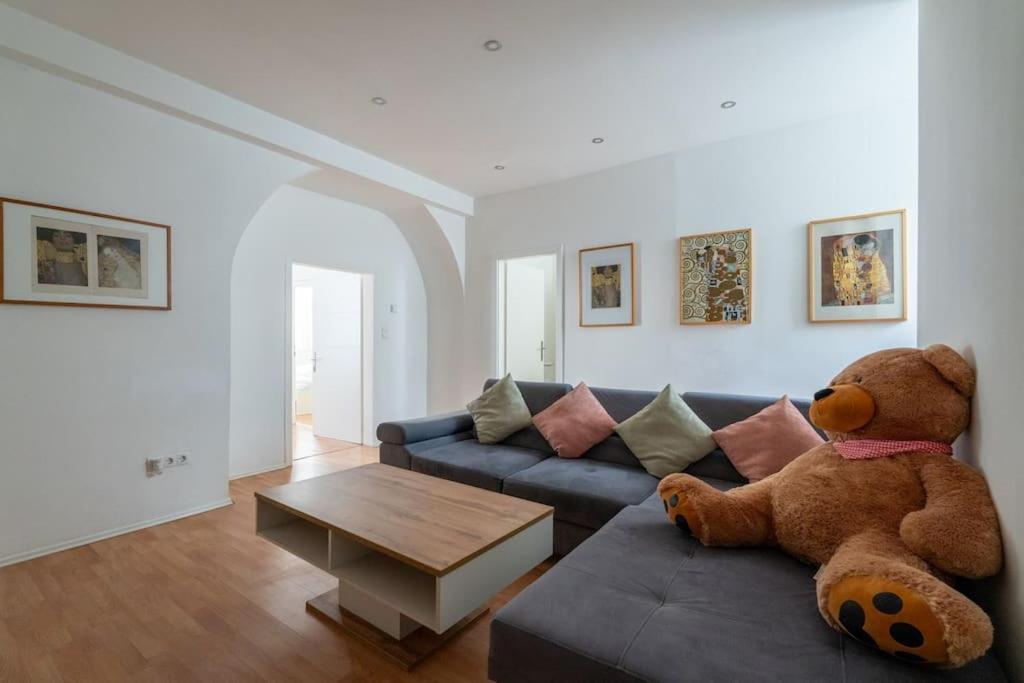 Spacious Belvedere Apartment *