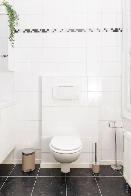 Very Spacious Close To Akh Apartment Vienna
