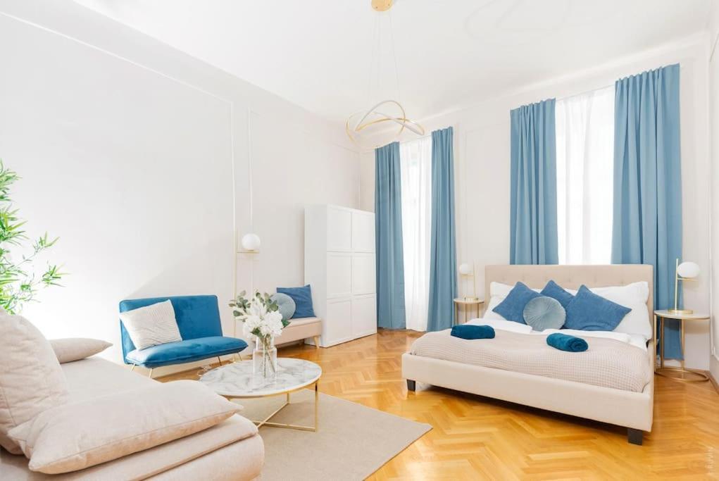 Very Spacious Close To Akh *