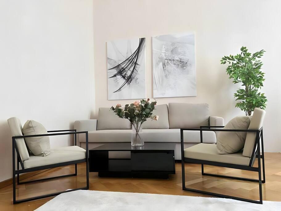 Apartment At Belvedere, Location Close To U1 Vienna
