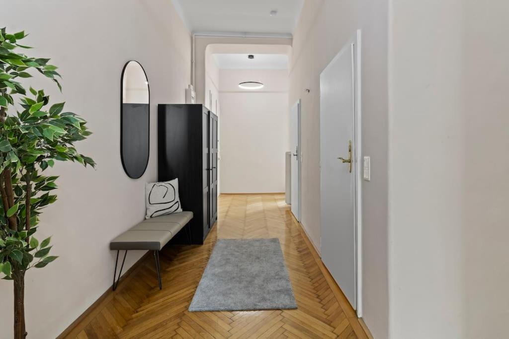 Apartment At Belvedere, Location Close To U1 *