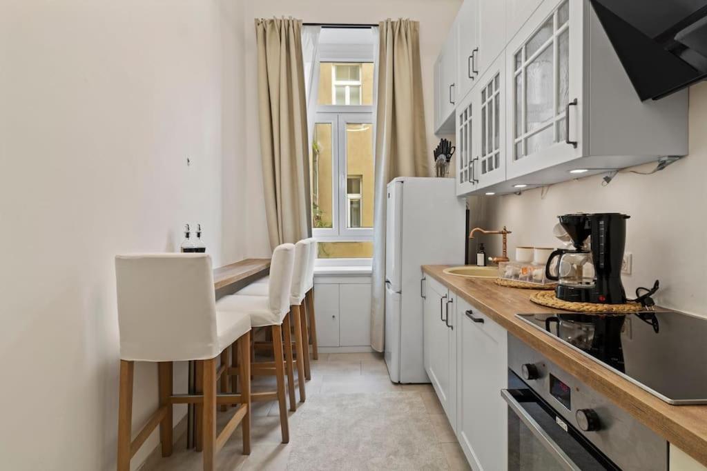 Apartment At Belvedere, Location Close To U1 *