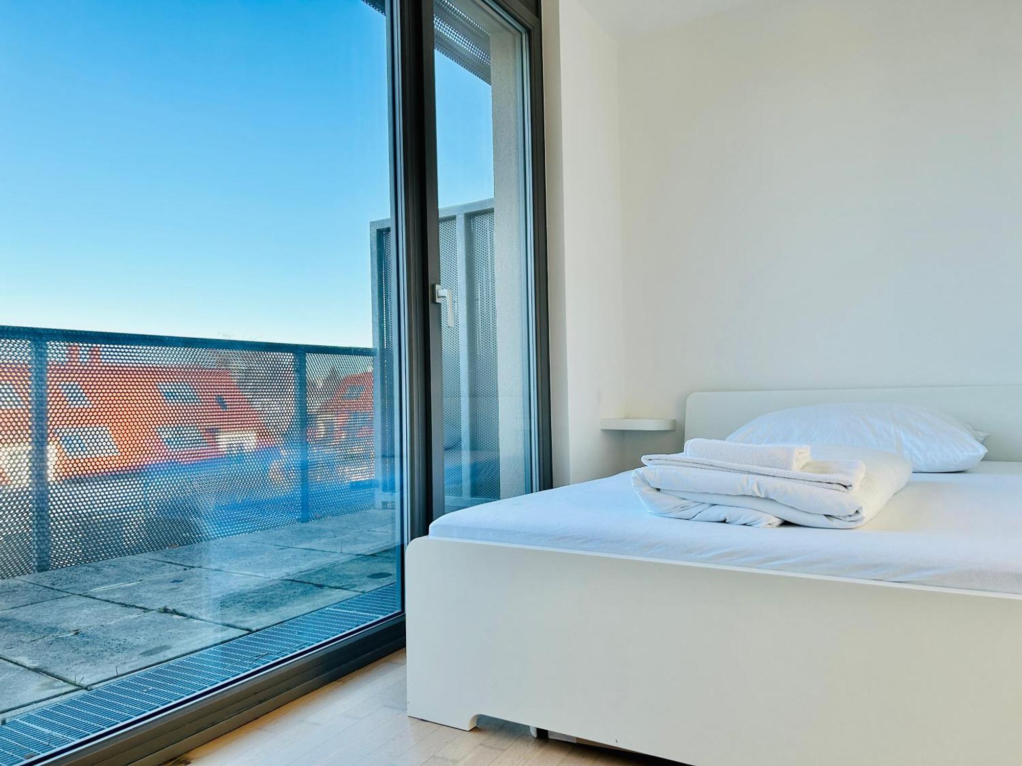 Premium 4 Bedroom Penthouse - Free Parking *