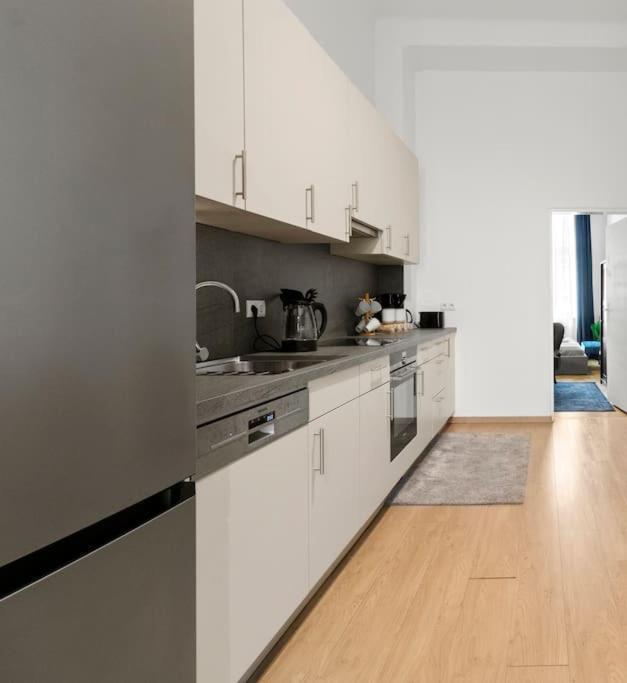 Apartment Very Spacious 4br Close To Matzleinsdorferplatz Vienna