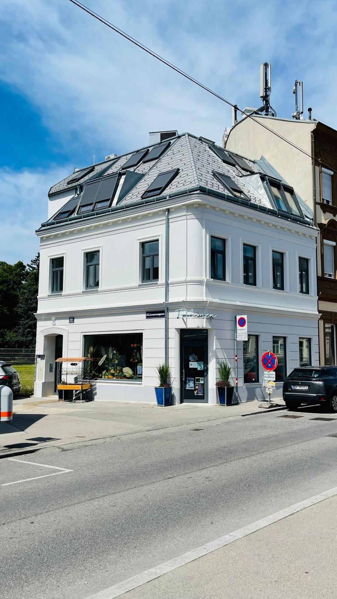 Spacious Penthouse - 4 For Up To 10 Guests - Contactless Check-in Apartment