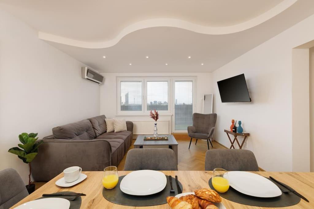 Exclusive 2-bedroom Loft With Scenic Rooftop Views *
