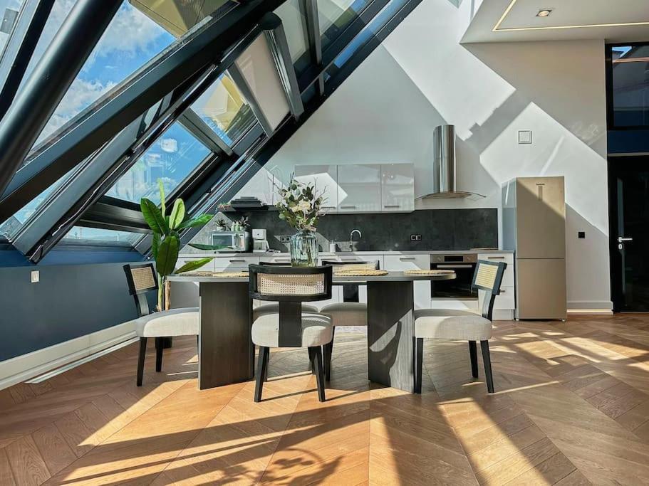 Next To Augarten Penthouse Rooftop Terrace Apartment *