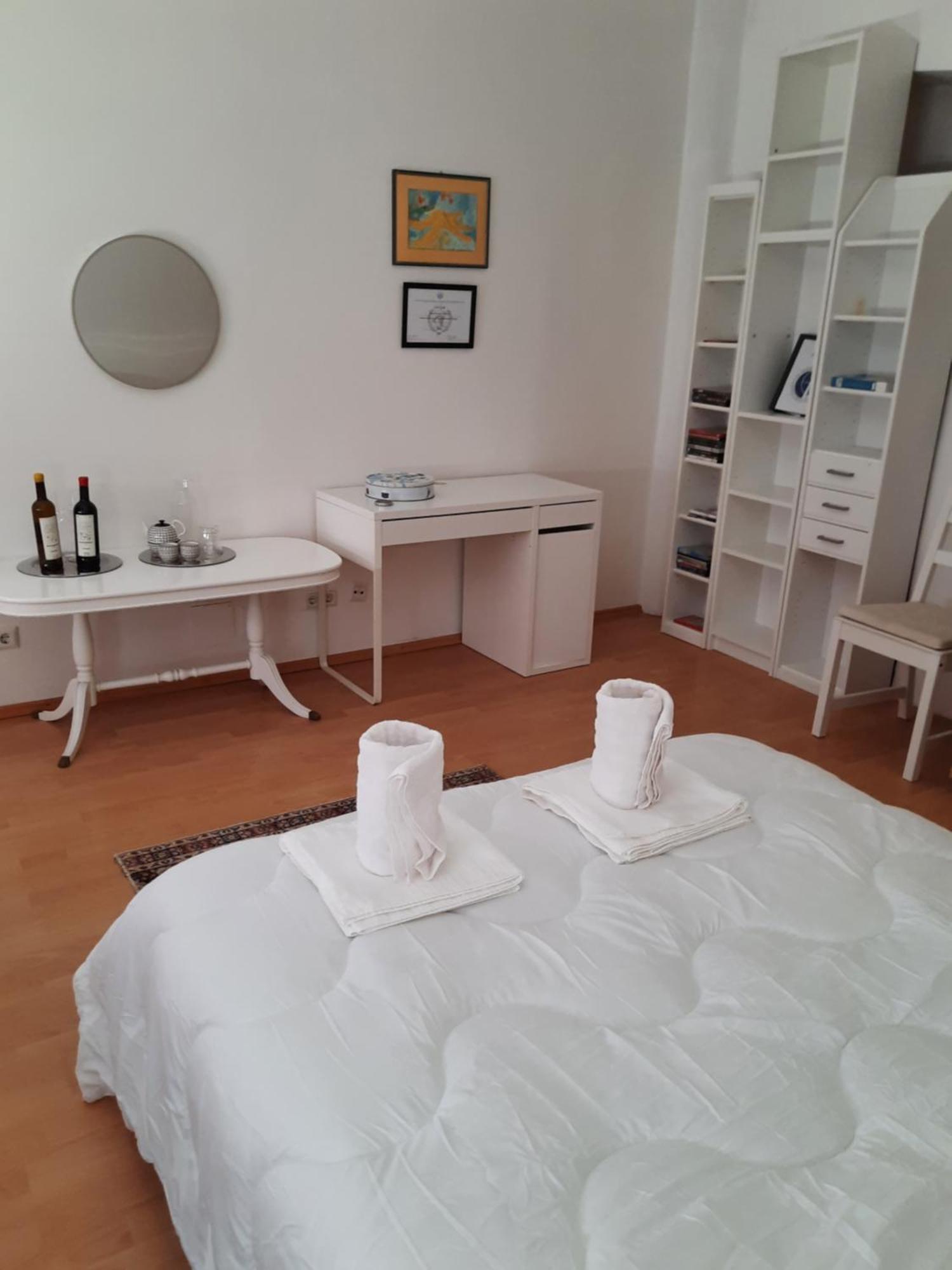 Romantic-1 Bedroom Apartment Vienna