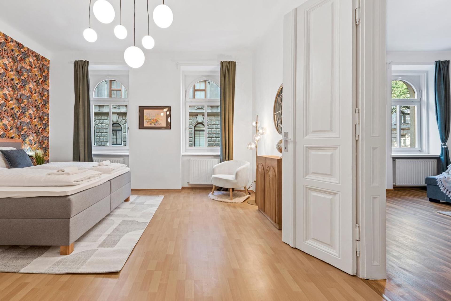 4ty3 - Schoenbrunn Is Calling * Vienna