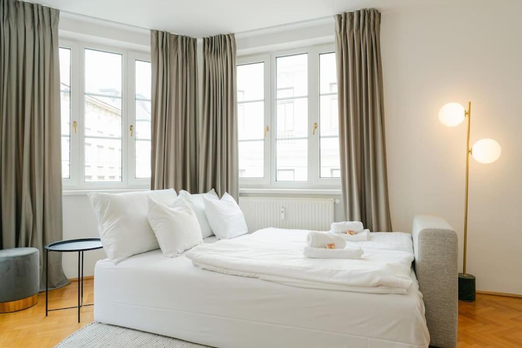 Hip Perfect For 4 Or 6, Great District, Metro Apartment Vienna