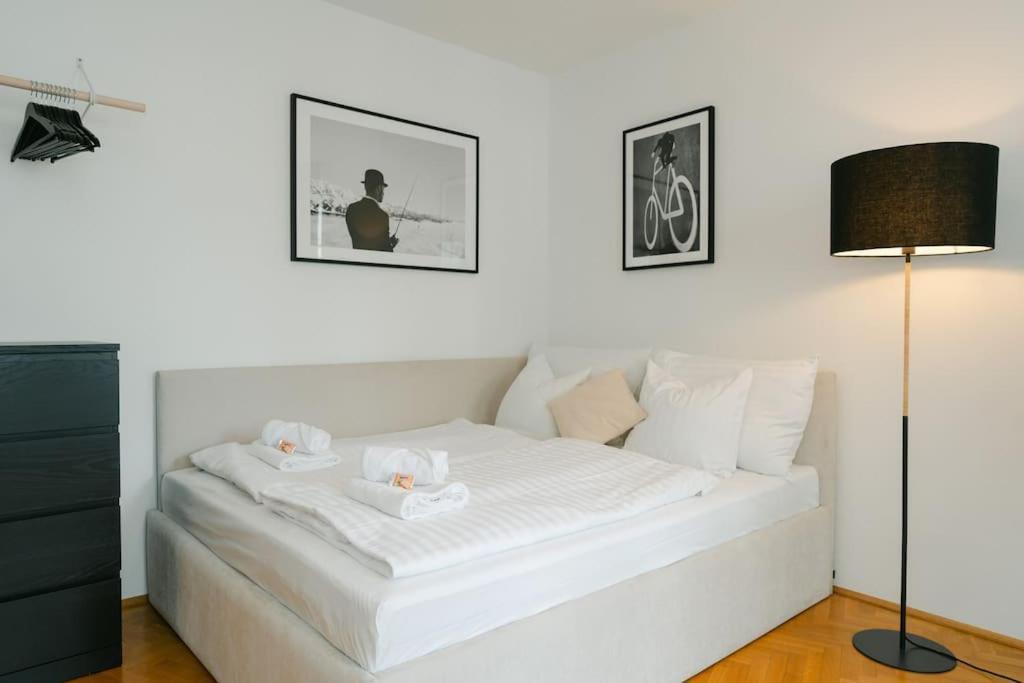 Hip Perfect For 4 Or 6, Great District, Metro Apartment Vienna