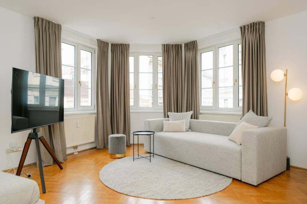 Hip Perfect For 4 Or 6, Great District, Metro Apartment Vienna