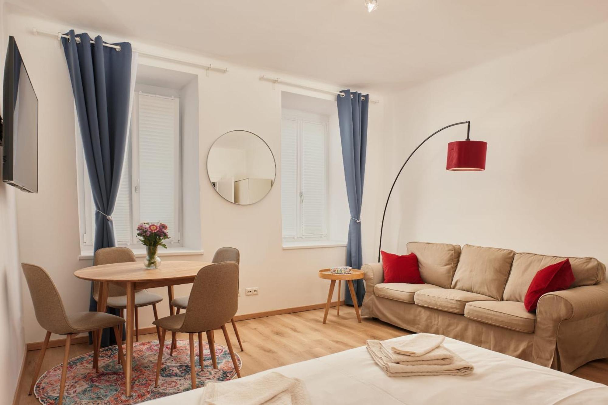 Malixa - In The Heart Of Next To Metro Apartment