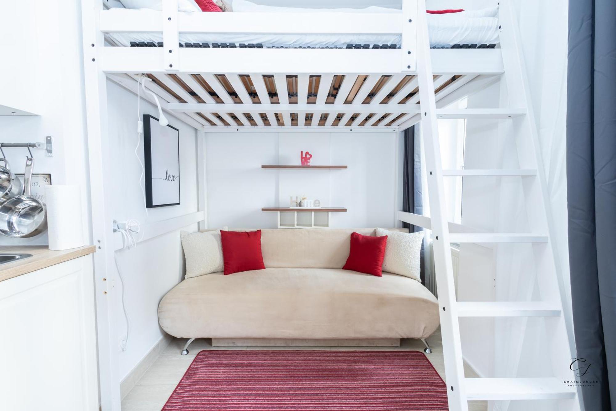 Apartment Market Retreat Near Hbh *
