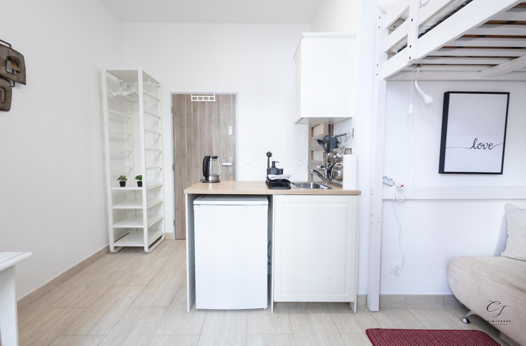 Apartment Market Retreat Near Hbh *