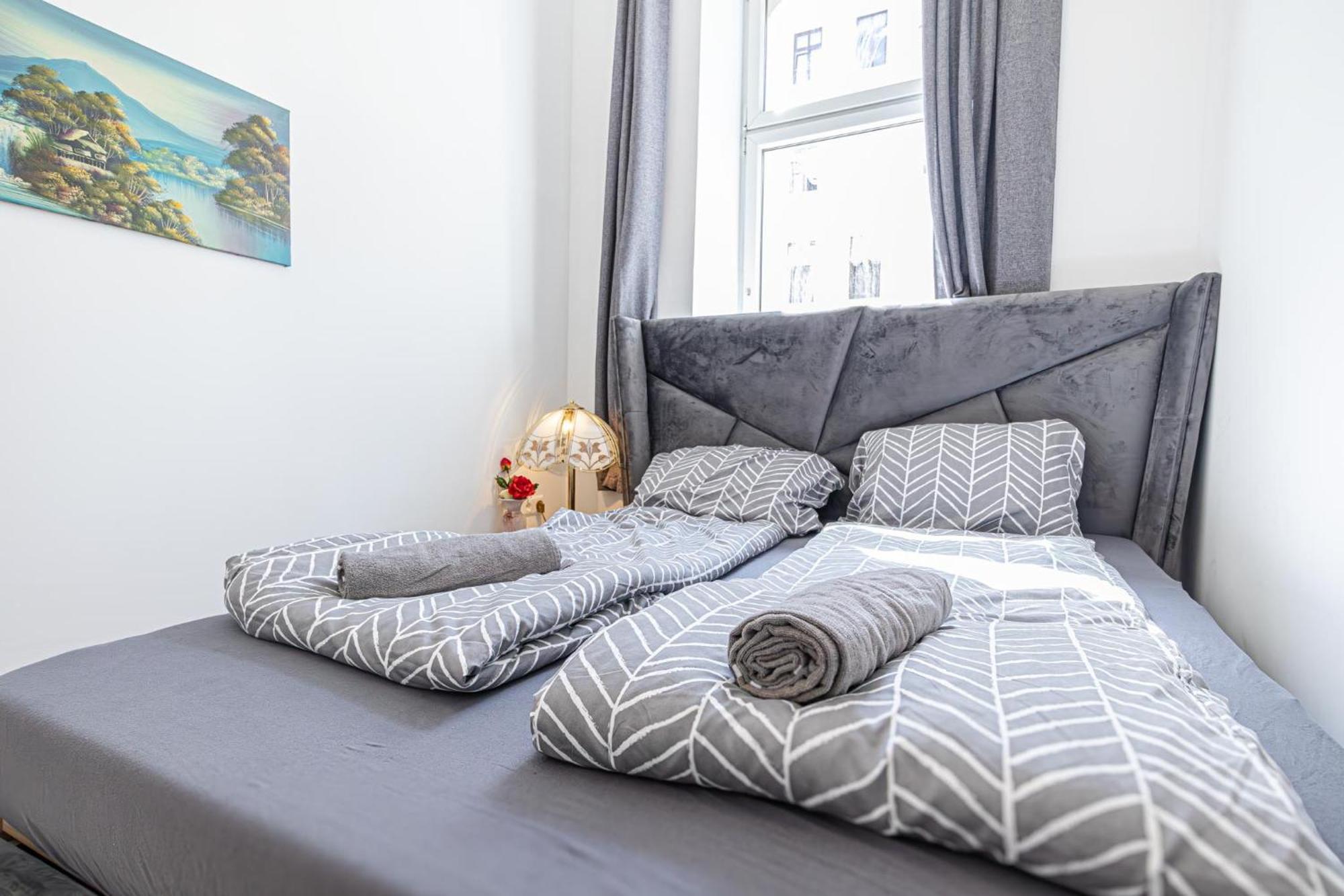 In A Shared Apartment, 6min To Lugner City Apartamento