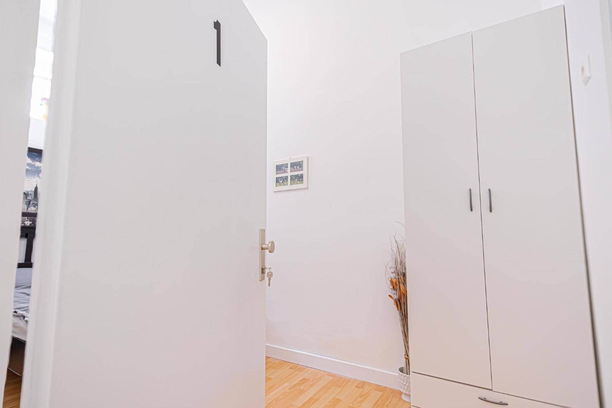 In A Shared Apartment, 6min To Lugner City Apartamento *