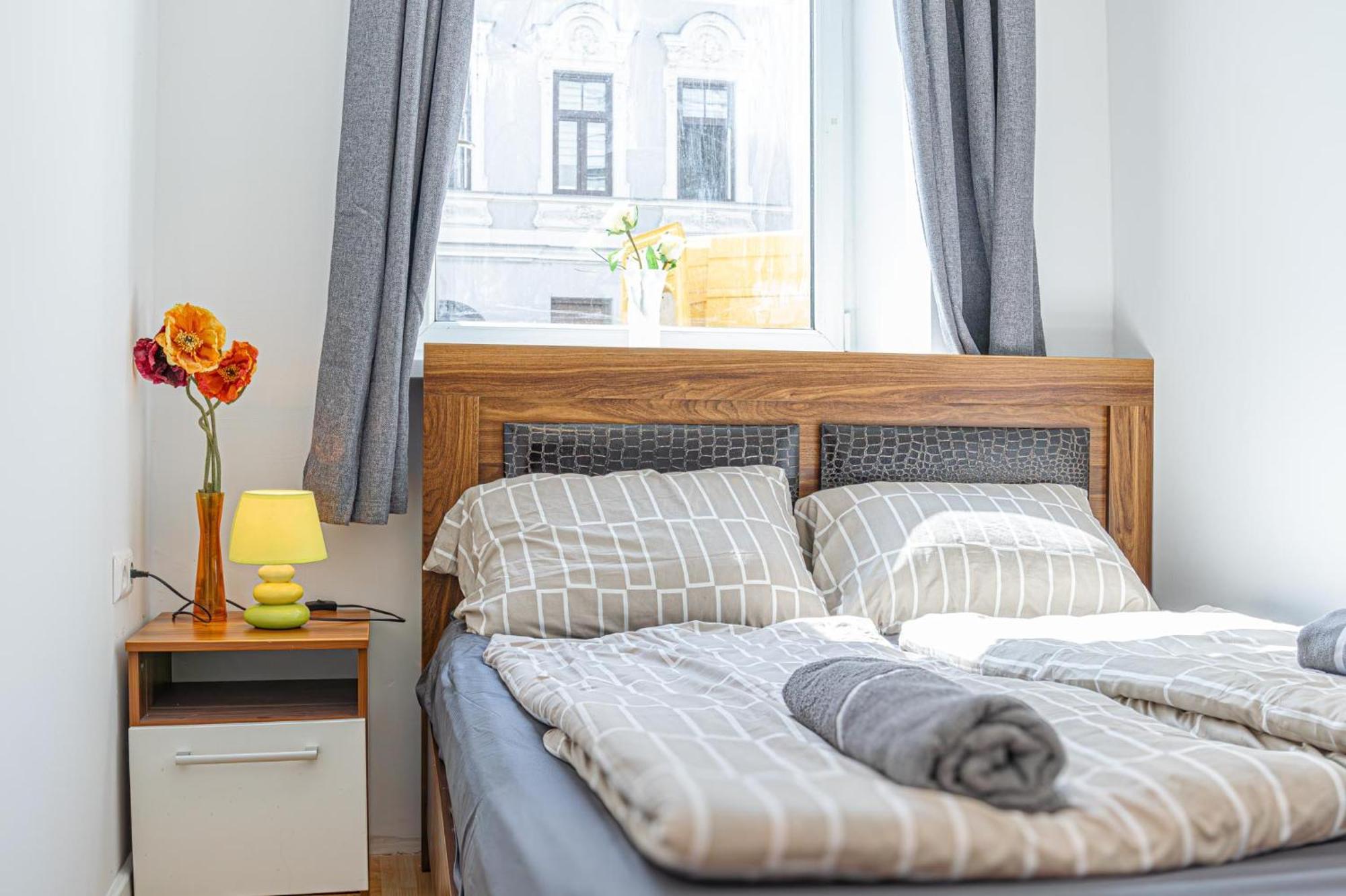 In A Shared Apartment, 6min To Lugner City