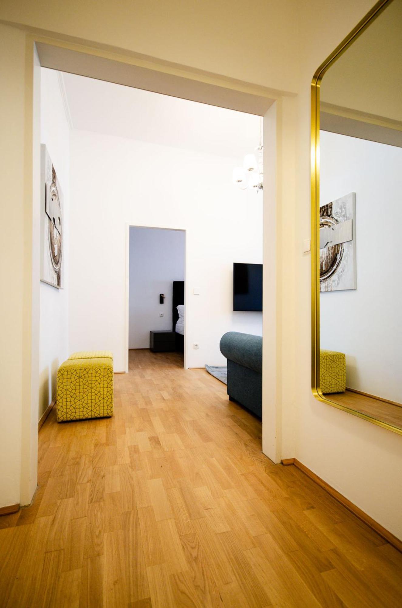Apartment Charming Historical Near Centre