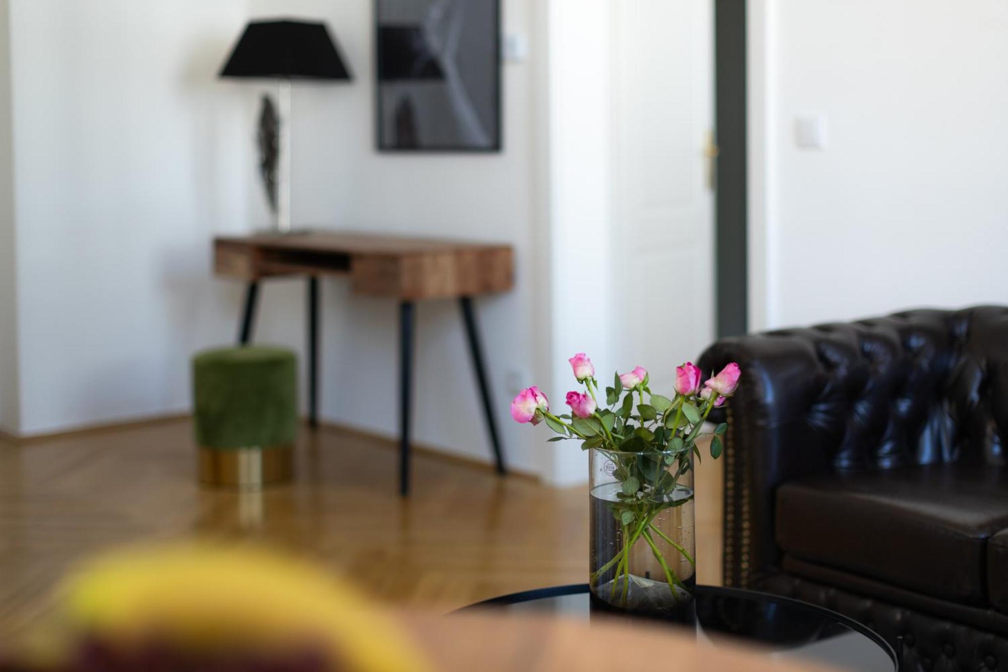 Apartment Charming Historical Near Centre