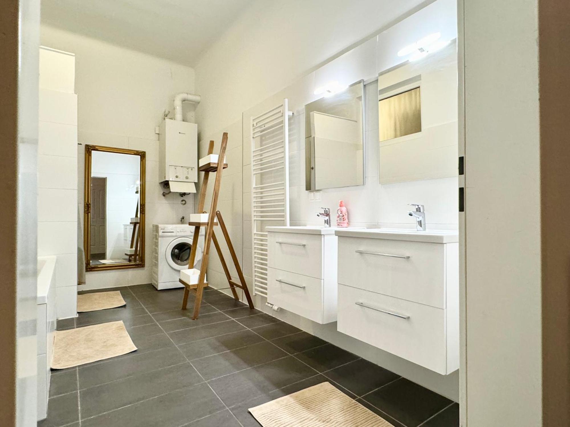 Premium Located At The Famous Kutschkermarkt Apartment